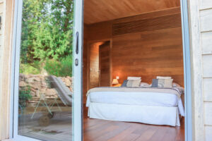 Chambre parentale dans location maison sud Corse