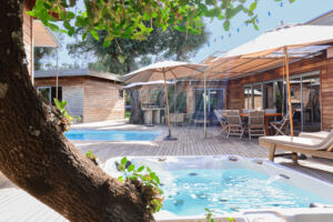 Piscine et jacuzzi de notre villa à Porto-Vecchio